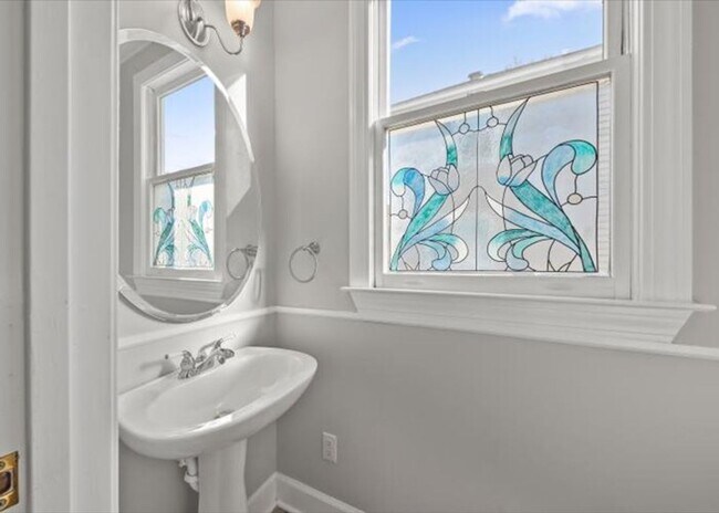 Building Photo - 2 Bedroom, 2.5 Bath Condo in Harleston Village of Downtown Charleston!