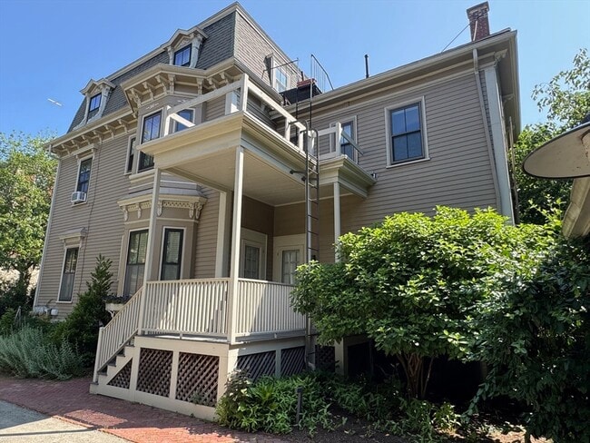 Building Photo - 26 Linnaean St