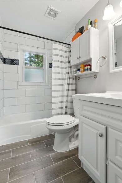 Building Photo - 2514 Woodlynn Ave