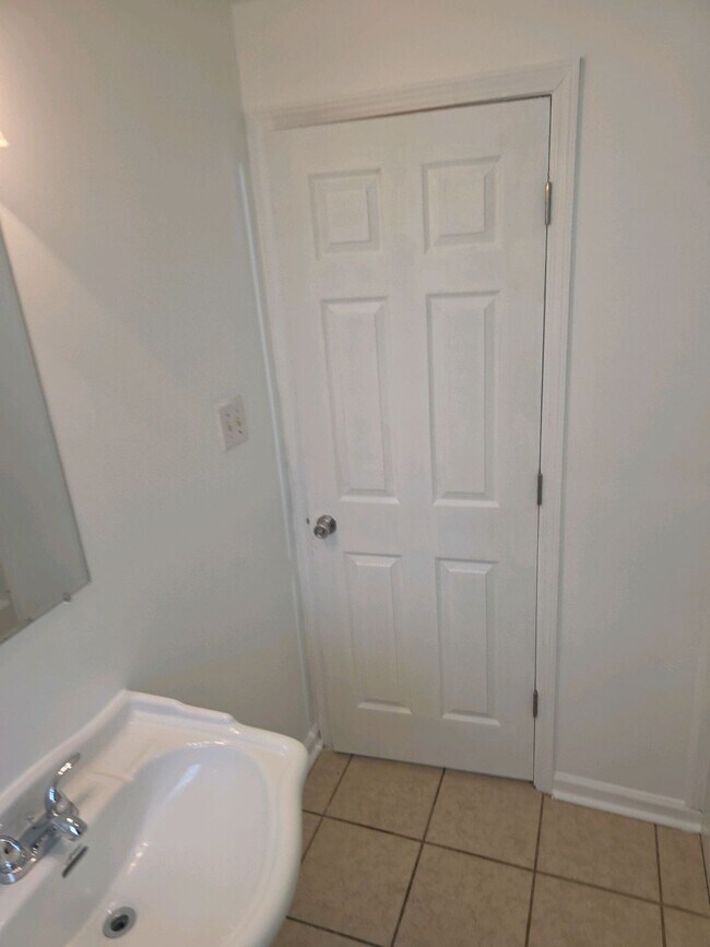 Building Photo - 7802 Columbine Dr