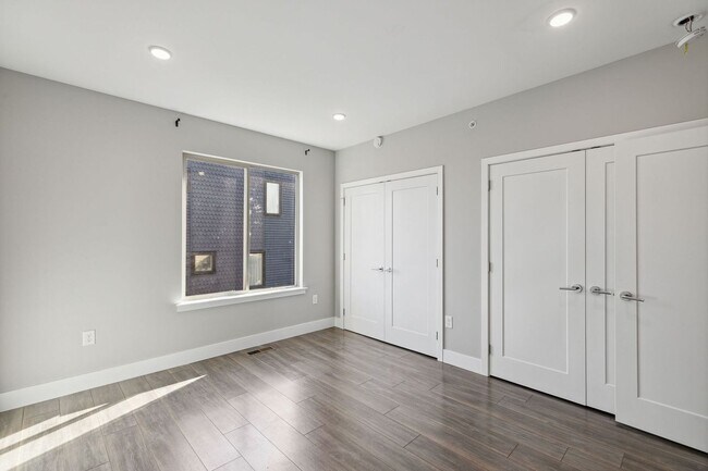 Building Photo - 1845 E Huntingdon St