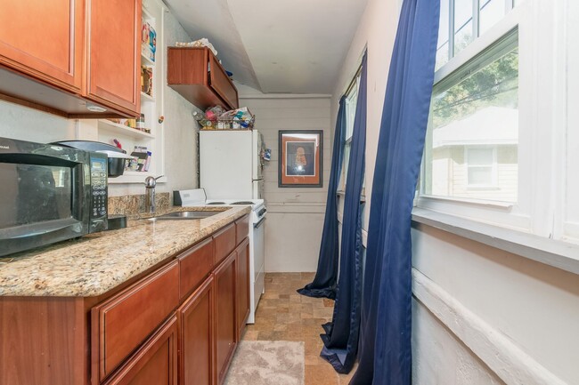 Building Photo - Charming 1bed/1bath Condo FOR RENT in the ...