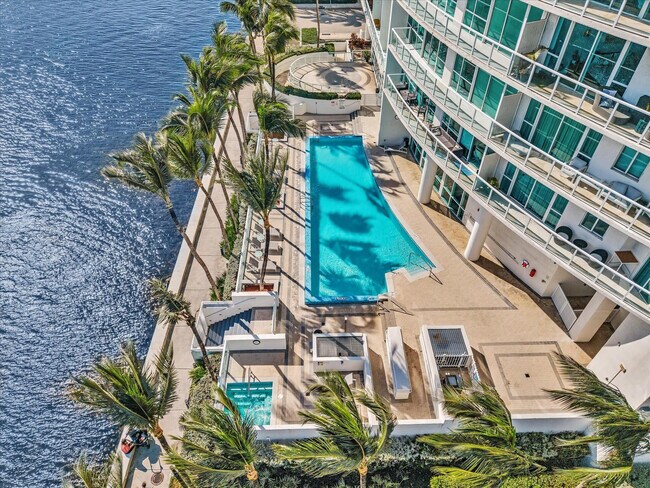 Building Photo - 665 NE 25th St