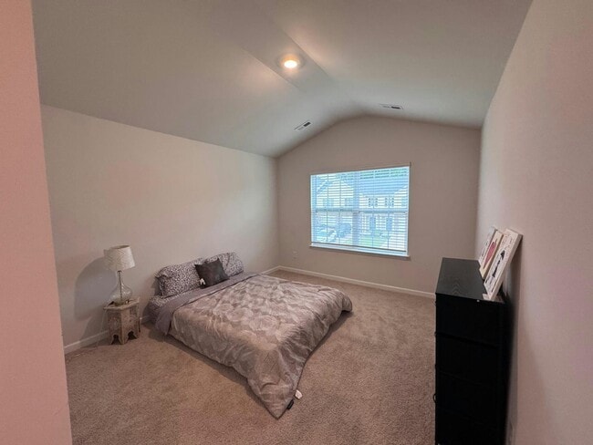 Building Photo - 285 Moyer Dr