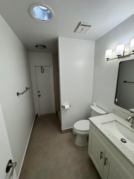 Building Photo - 1148 Summit Trail Cir