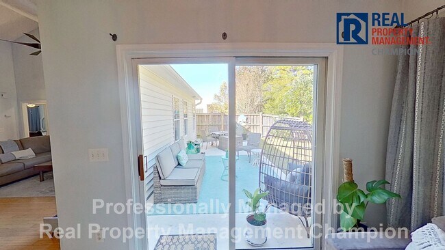 Building Photo - Immaculate Home Featuring Open Floorplan, ...