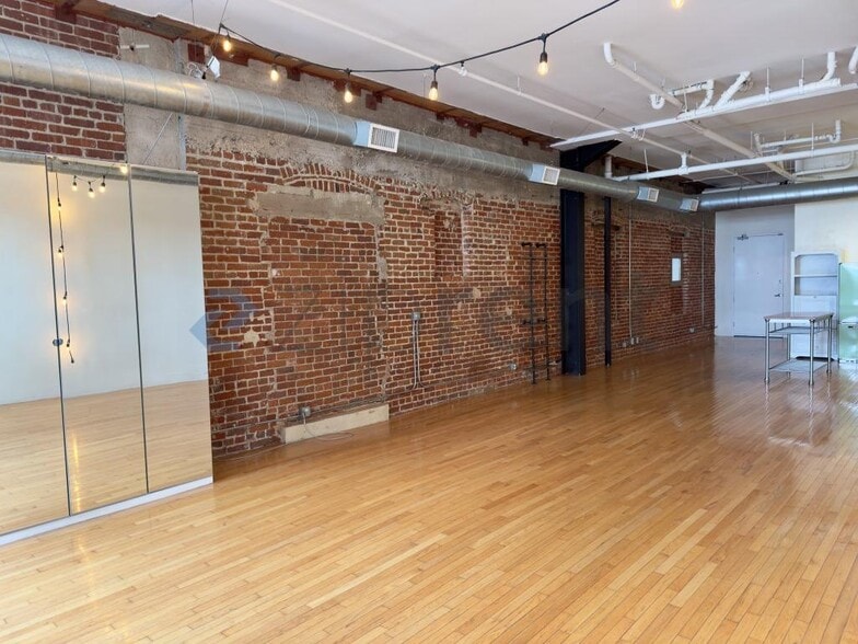 Building Photo - Unit 208