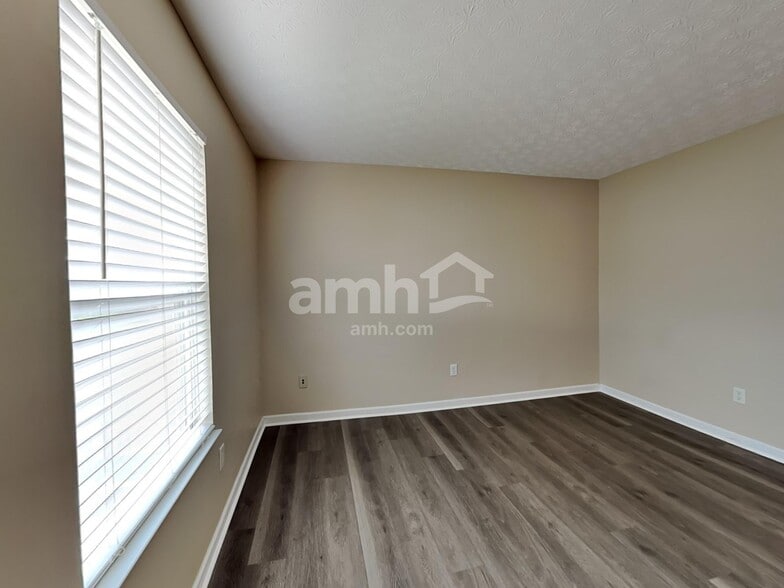 Building Photo - 1009 Legacy Ln SW