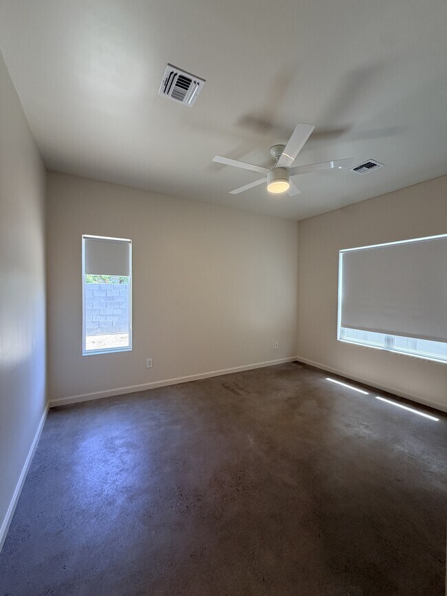 Building Photo - 1507 W Keim Dr