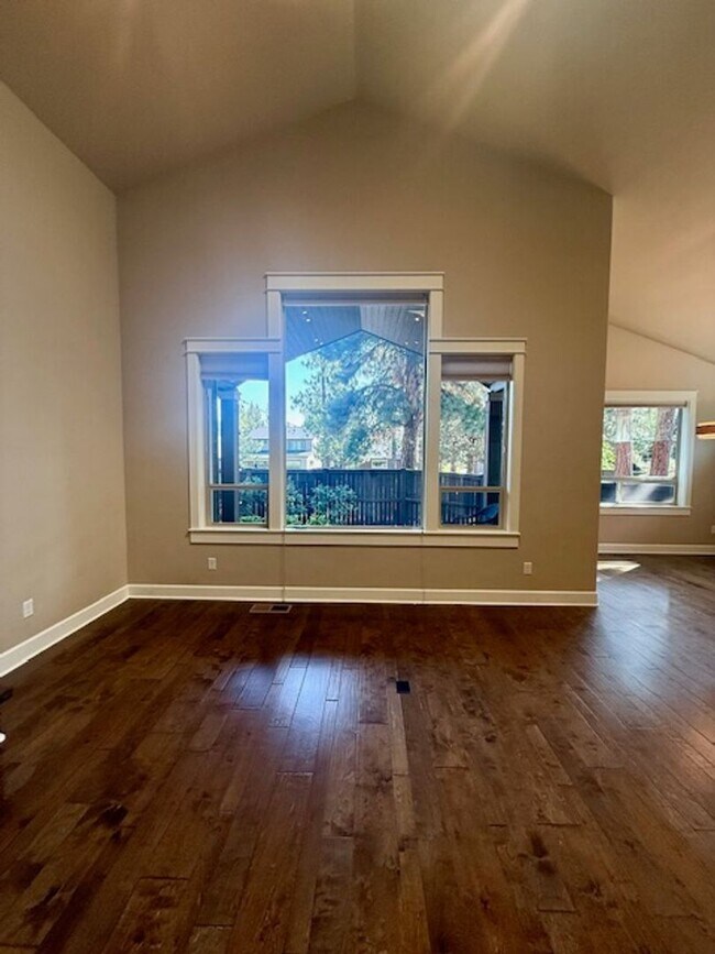 Building Photo - Luxury Home in Stonegate with Community Pool!