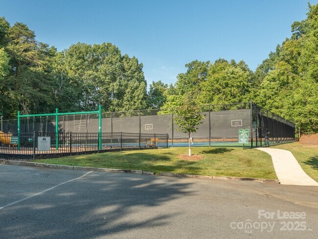 Building Photo - 6211 Rosebriar Ln