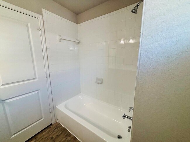 Building Photo - 1302 Golden Barley Dr