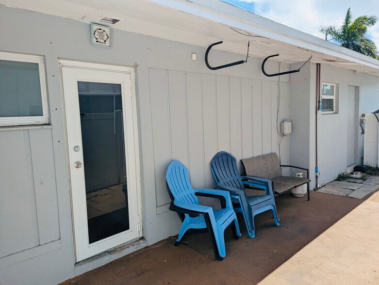 Building Photo - 305 3rd St