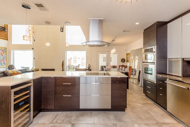 Building Photo - 2005 Potomac Dr