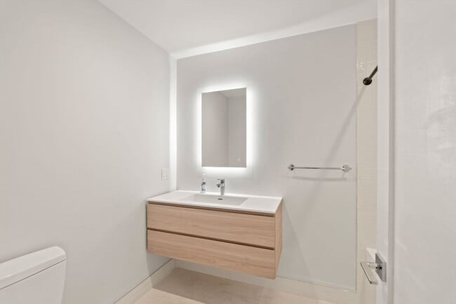 Building Photo - 51 Silver St