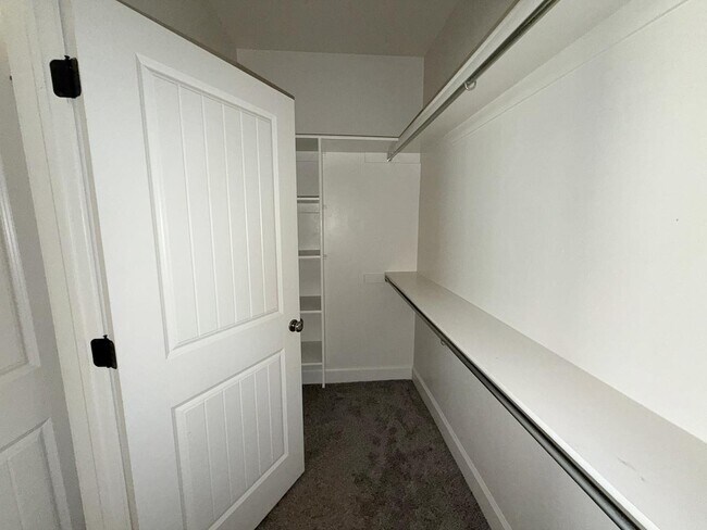 Building Photo - 783 Meadow Side Dr