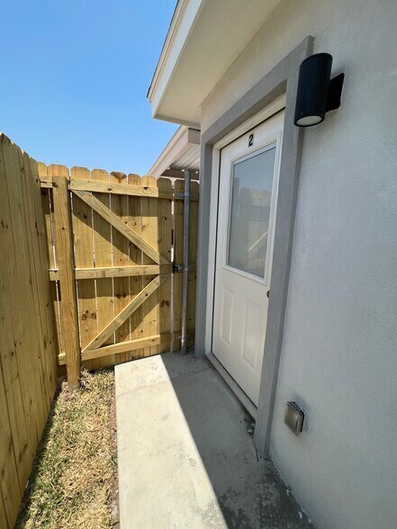 Building Photo - 1025 N Blair Ave