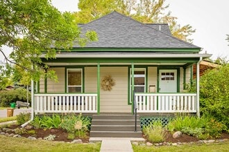 Building Photo - Fully Furnished Northside Bungalow Available for Month of August, 2026