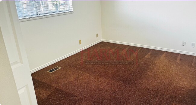 Building Photo - 699 600 W