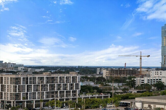 Building Photo - 300 S Australian Ave