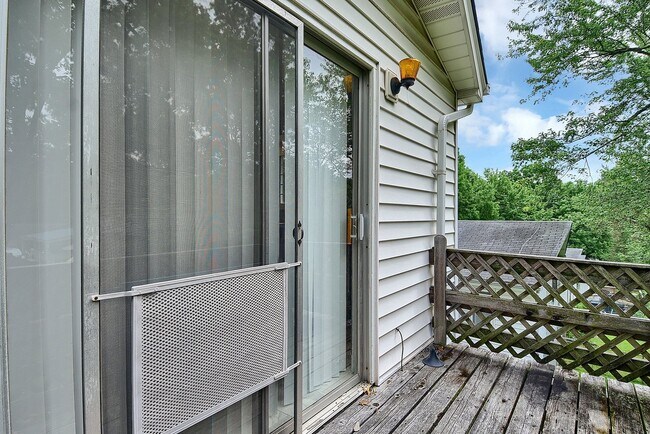 Building Photo - Renovated One Bedroom!!