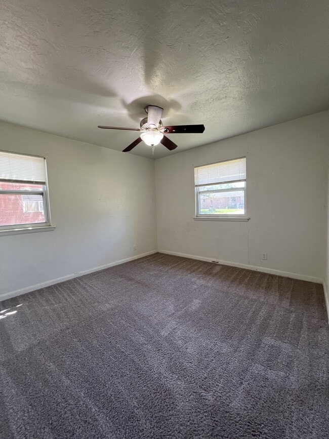 Building Photo - 703 Terry Dr