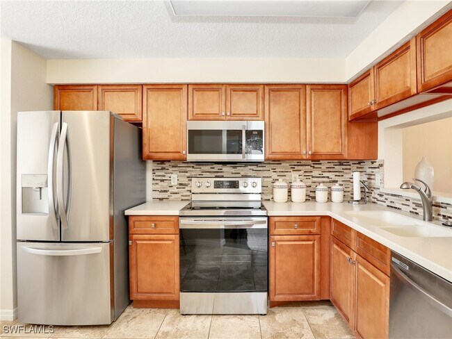 Building Photo - 6670 Huntington Lakes Cir