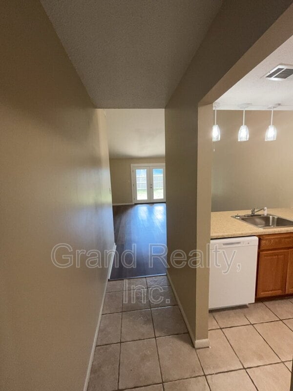 Building Photo - 5385 E Avenida De Golf