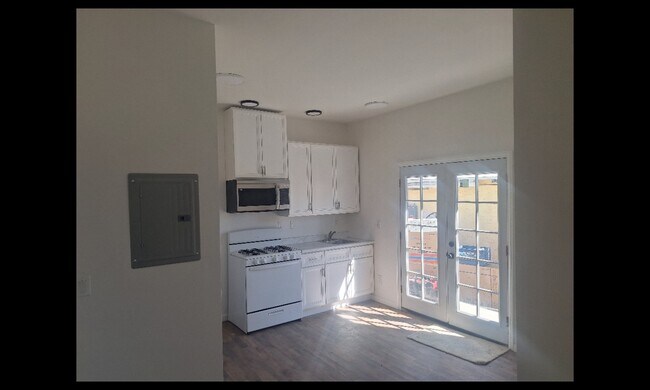 Building Photo - 1280 33rd St