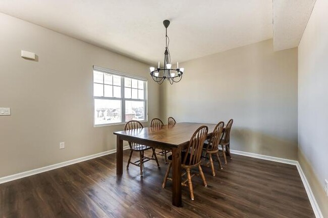 Building Photo - 6995 Hearthwood Dr