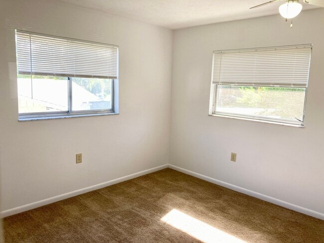 Building Photo - 2 bedroom, 1.5 bath home with carport