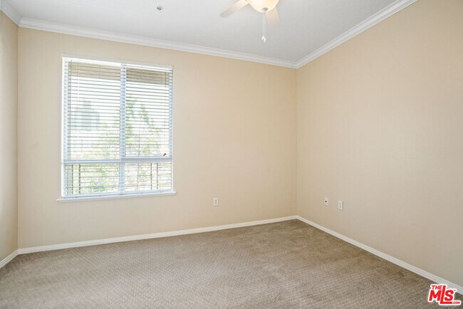 Building Photo - 100 S Alameda St