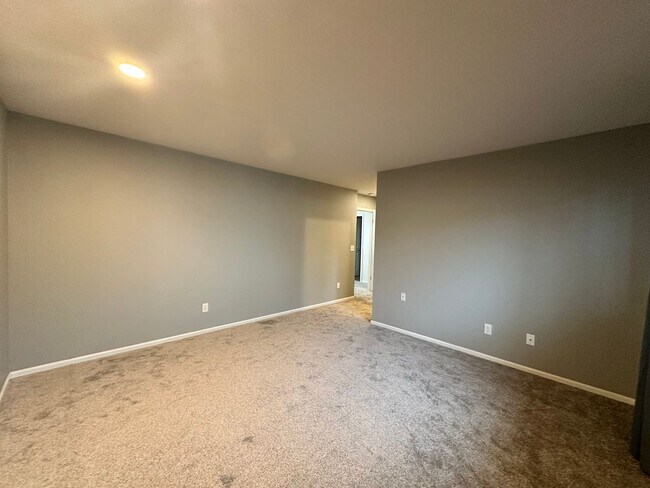 Building Photo - Silver Lake Area Rental