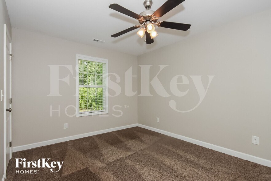 Building Photo - 625 Wilson St