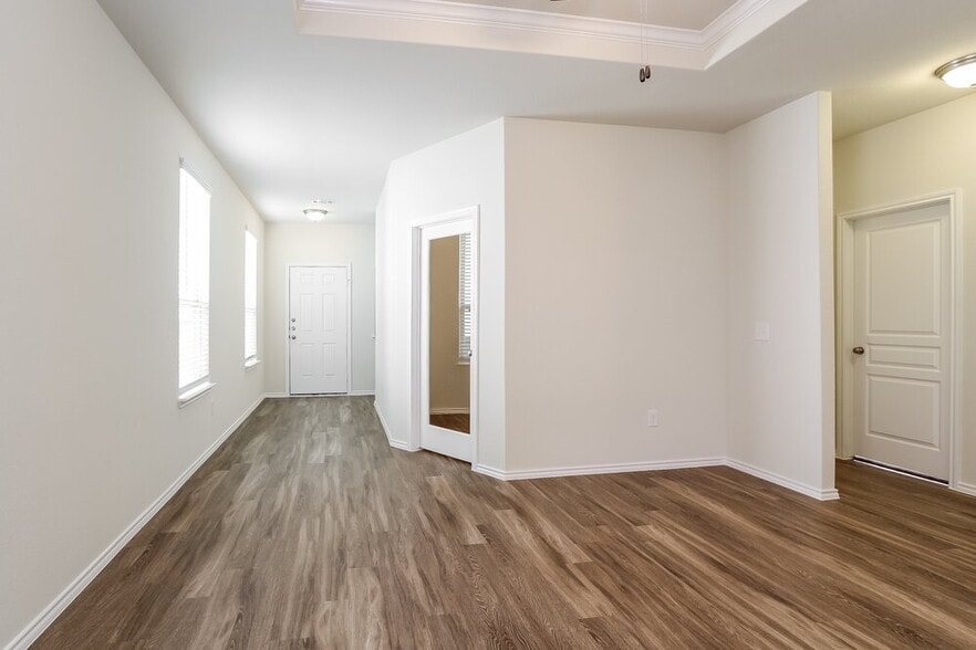 Building Photo - 14715 Sierra Garden Dr