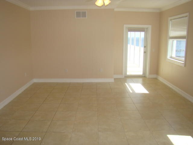 Building Photo - Water front condo