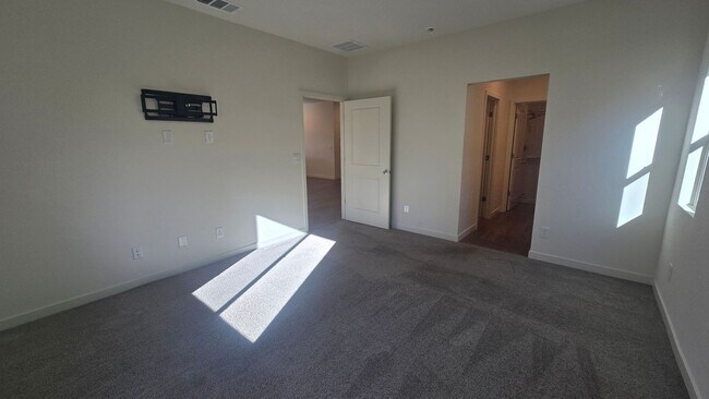 Building Photo - 7571 Grassy Plns Dr