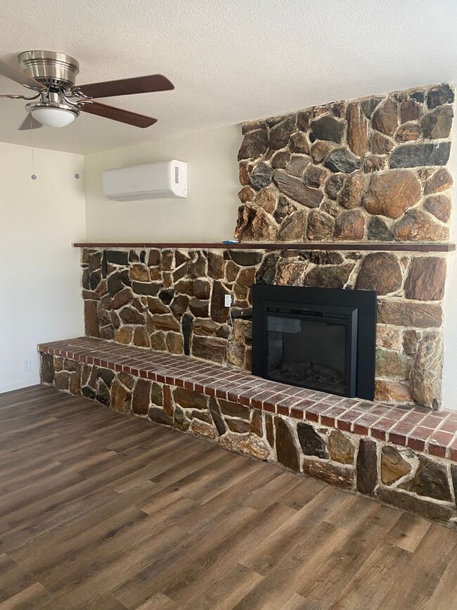 Building Photo - Updated home on a large lot!