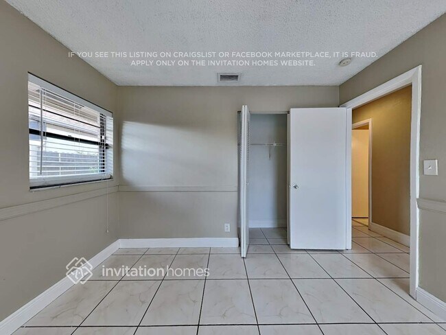 Building Photo - 11520 Whisper Sound Dr