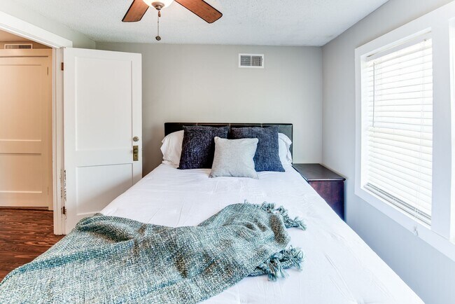 Building Photo - 432 27th St