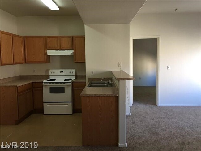 Building Photo - 2151 Hussium Hills St