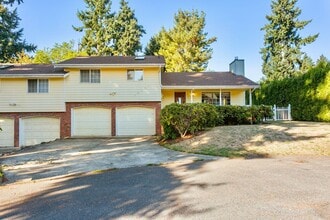 Building Photo - 2bd 2ba luxury duplex