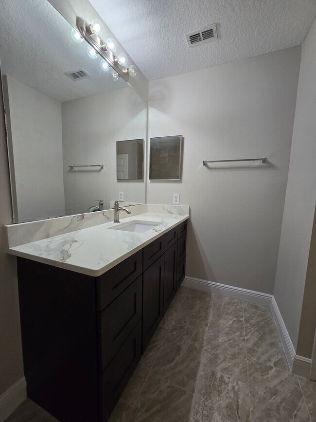 Building Photo - 6578 Swissco Dr