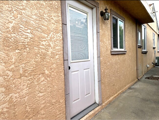 Building Photo - 986 Pope Way