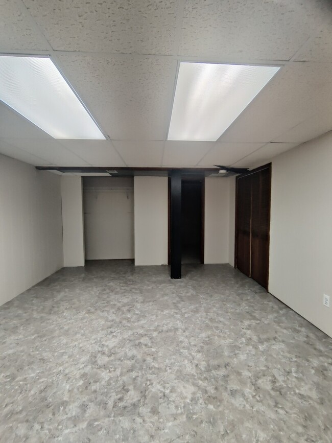 Building Photo - 117 Colonial Pkwy