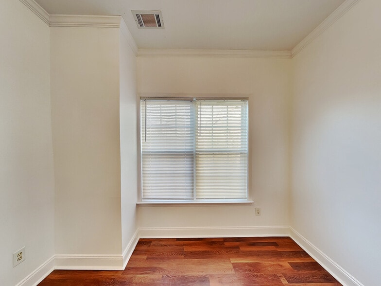 Building Photo - 333 Fletcher St SW