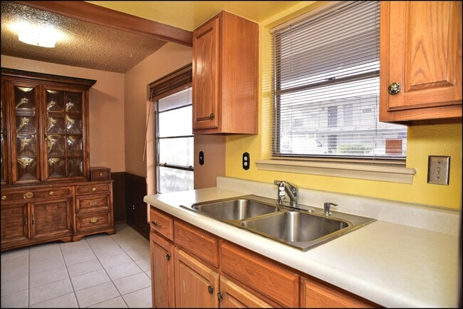 Building Photo - 6700 Escondido Dr