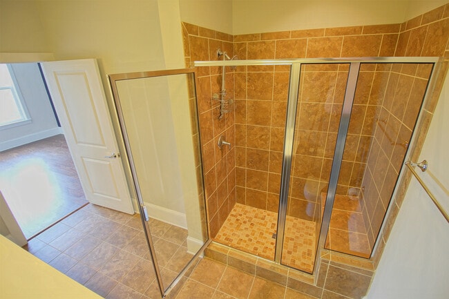 Building Photo - Beautiful Condo in Davis Park with Fantastic Upgrades!  Pet Friendly