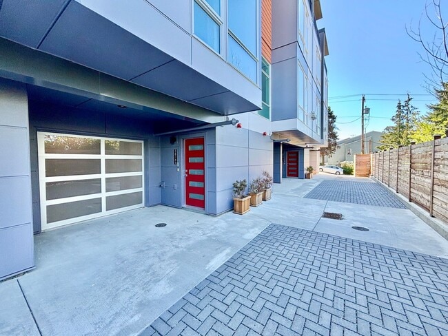 Building Photo - 3816 A 13th Ave W
