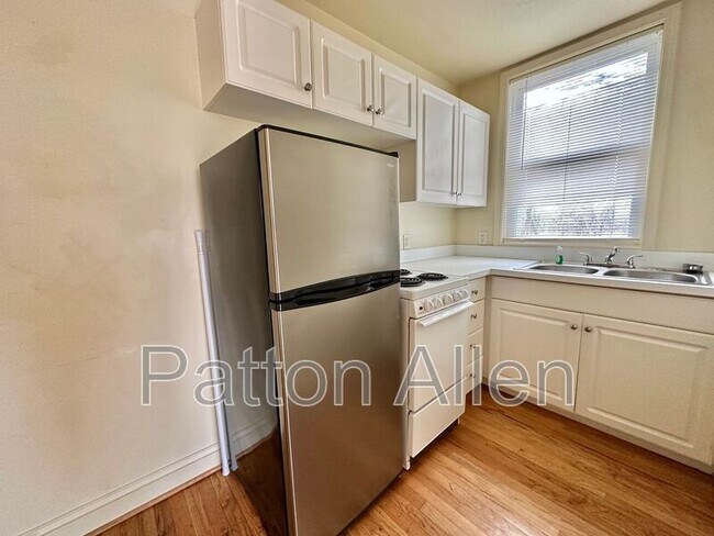 Building Photo - 43 Ravenscroft Dr